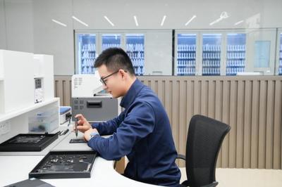 跨界新物種 華為三里屯服務中心——當科技館遇見咖啡廳，重塑消費電子服務體驗